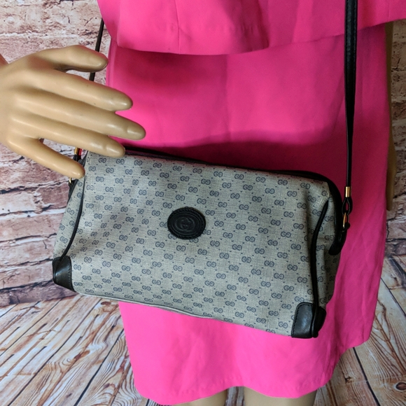 Gucci Handbags - GG GUCCI VINTAGE WOMEN'S CROSSBODY BAG